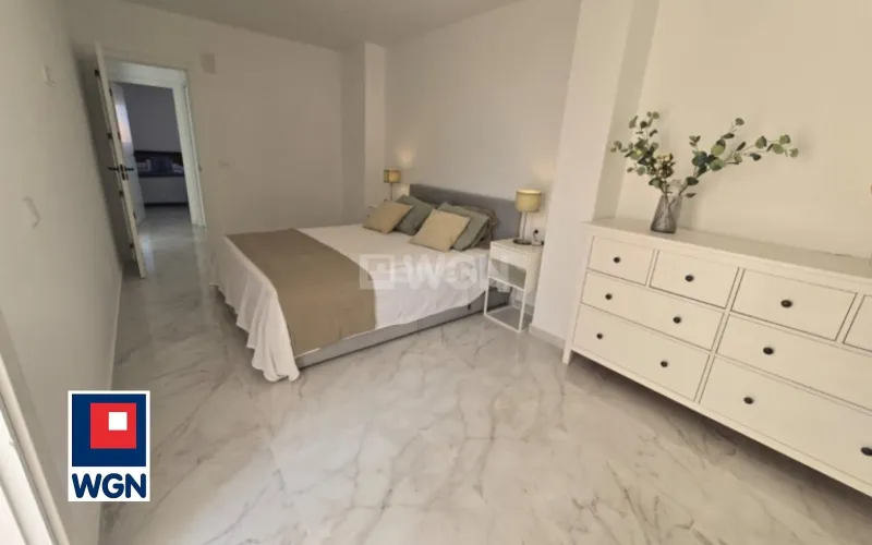 Mieszkanie na  sprzedaż Torrevieja - Duży apartament z ładnym tarasem, tylko 150 m od plaży!
