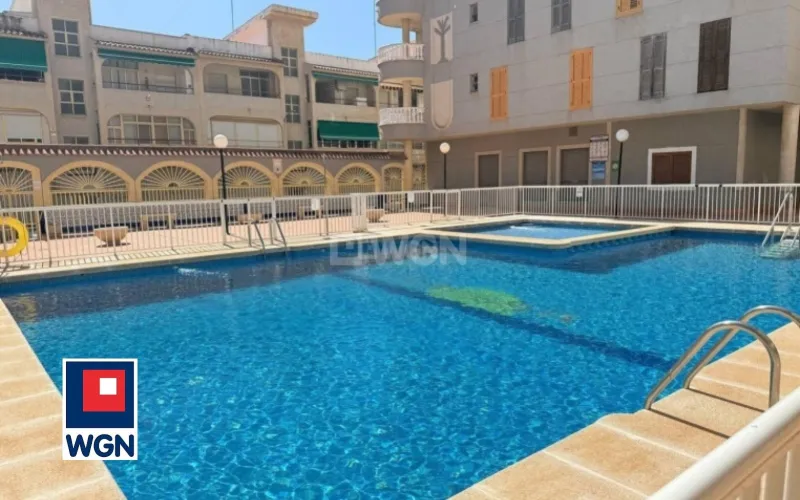 Mieszkanie na  sprzedaż Torrevieja - Duży apartament z ładnym tarasem, tylko 150 m od plaży!